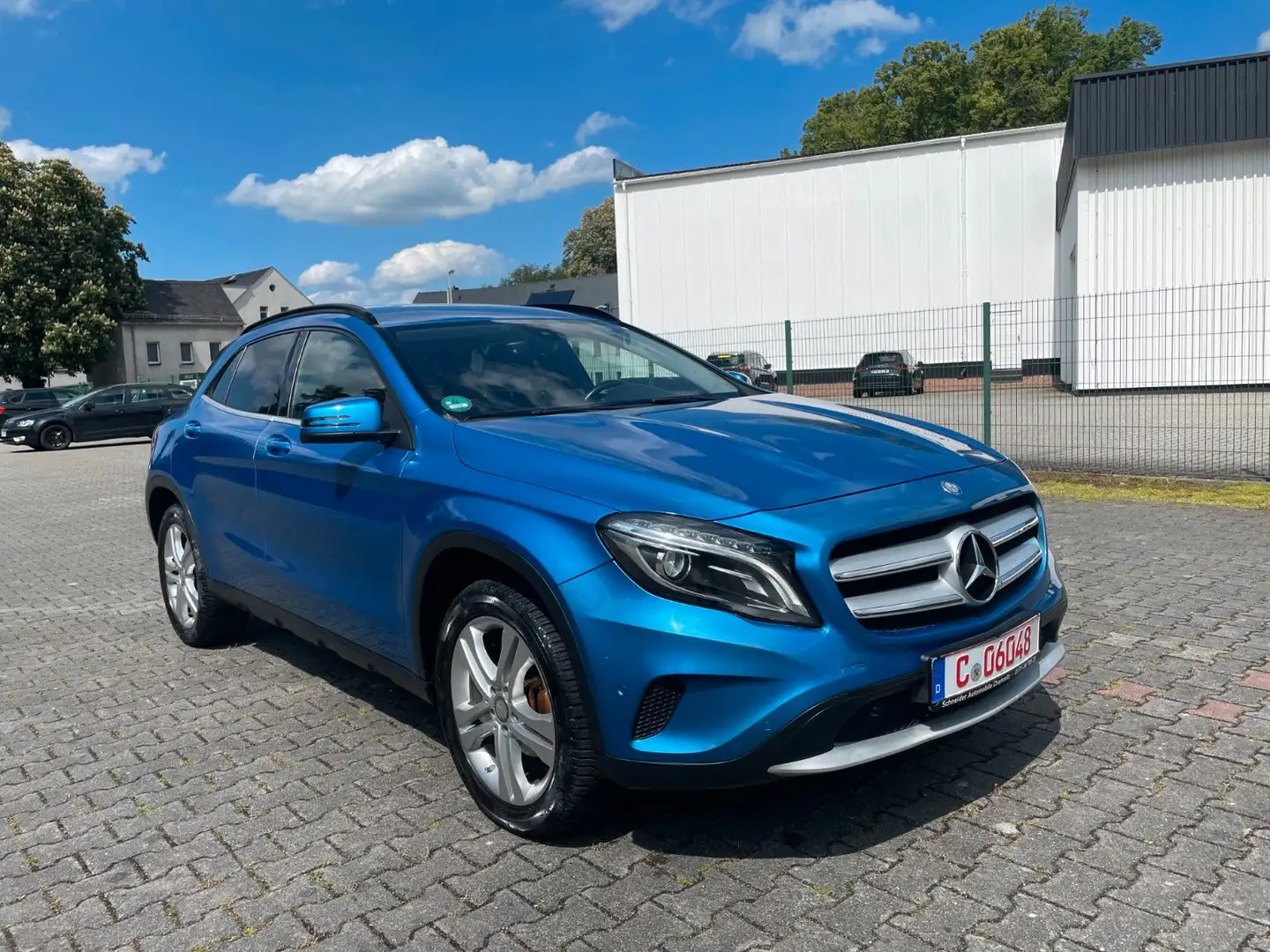 Mercedes-Benz GLA 180 Urban VOLL AUSSTATTUNG Blau - 2
