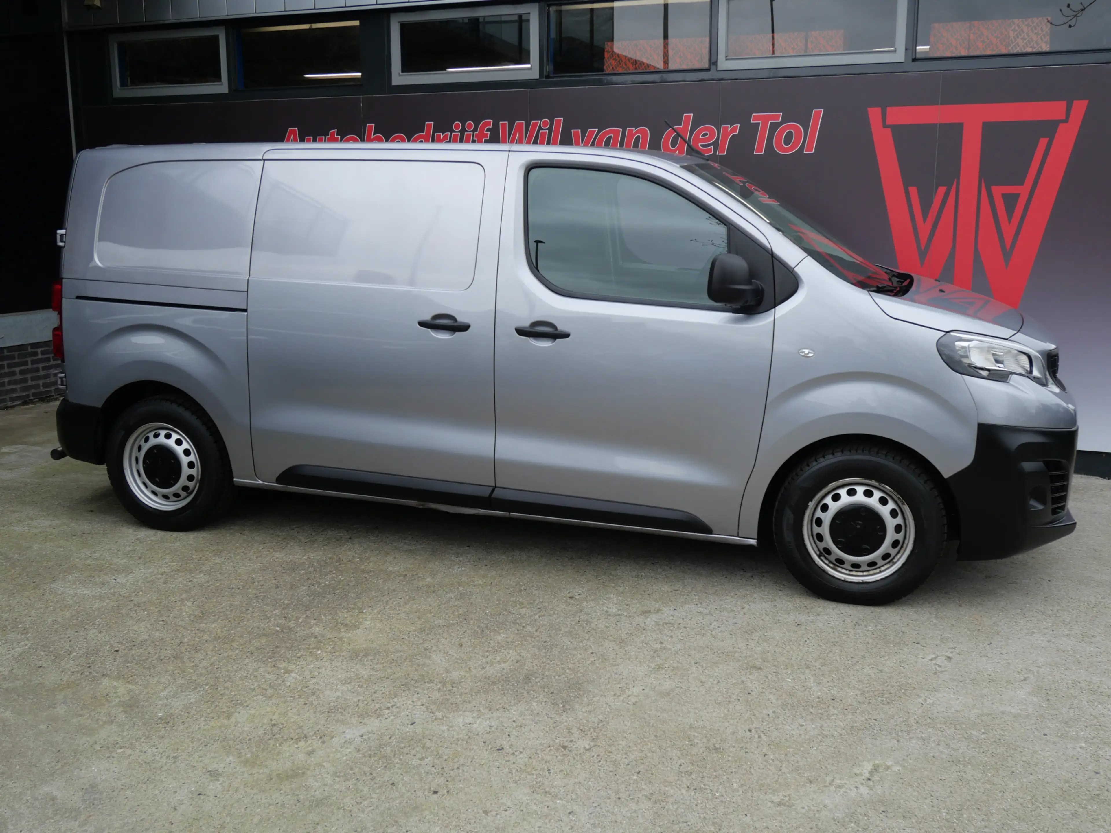 Peugeot e-Expert PREMIUM 75 kWh | LANG | CARPLAY | CRUISE | AIRCO |