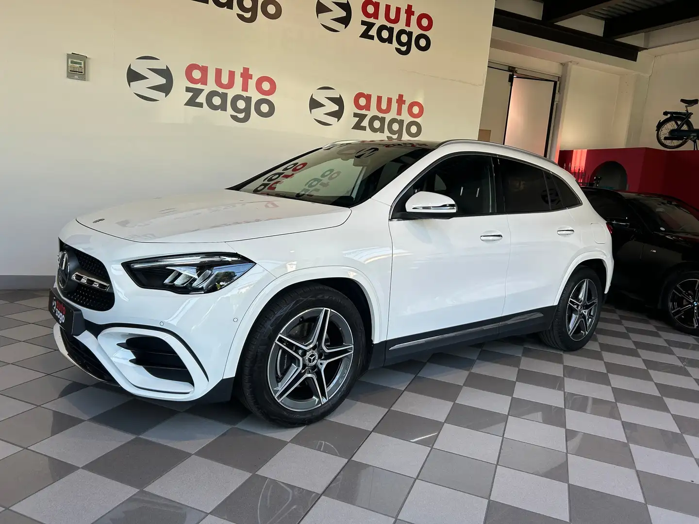 Mercedes-Benz GLA 200 AMG Line Advanced Plus Wit - 2