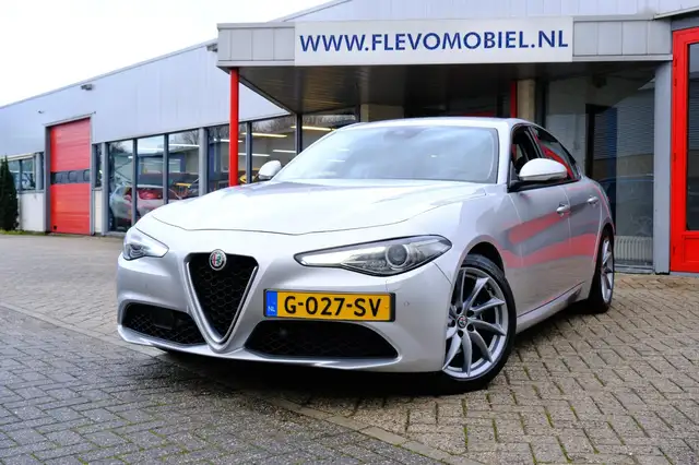 Alfa Romeo Giulia 2.2 180pk Super Aut.Navi|Xenon|Cam|LMV|Half Leder