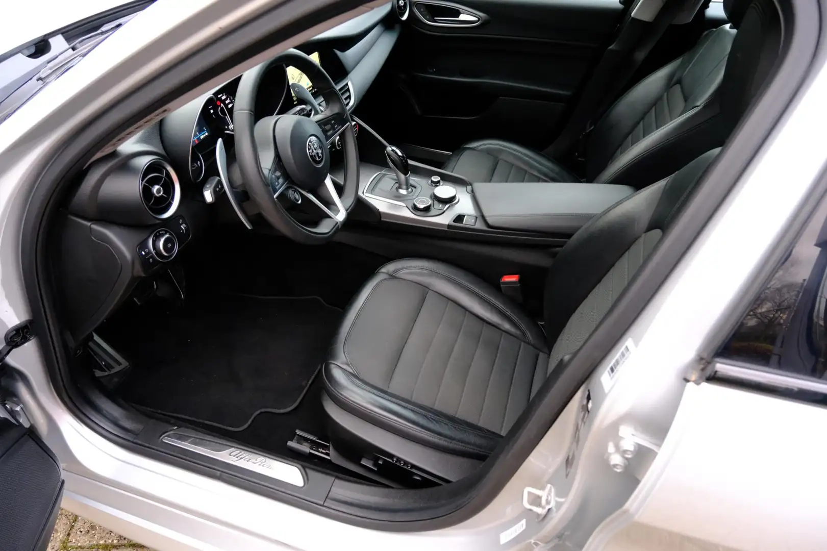 Alfa Romeo Giulia 2.2 180pk Super Aut. Navi|Xenon|Cam|LMV|Half Leder Grigio - 2