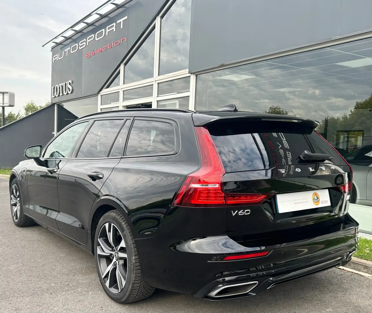 Volvo V60 T6 AWD RECHARGE 253 CH+87 CH R-DESIGN GEARTRONIC 8 Noir - 2
