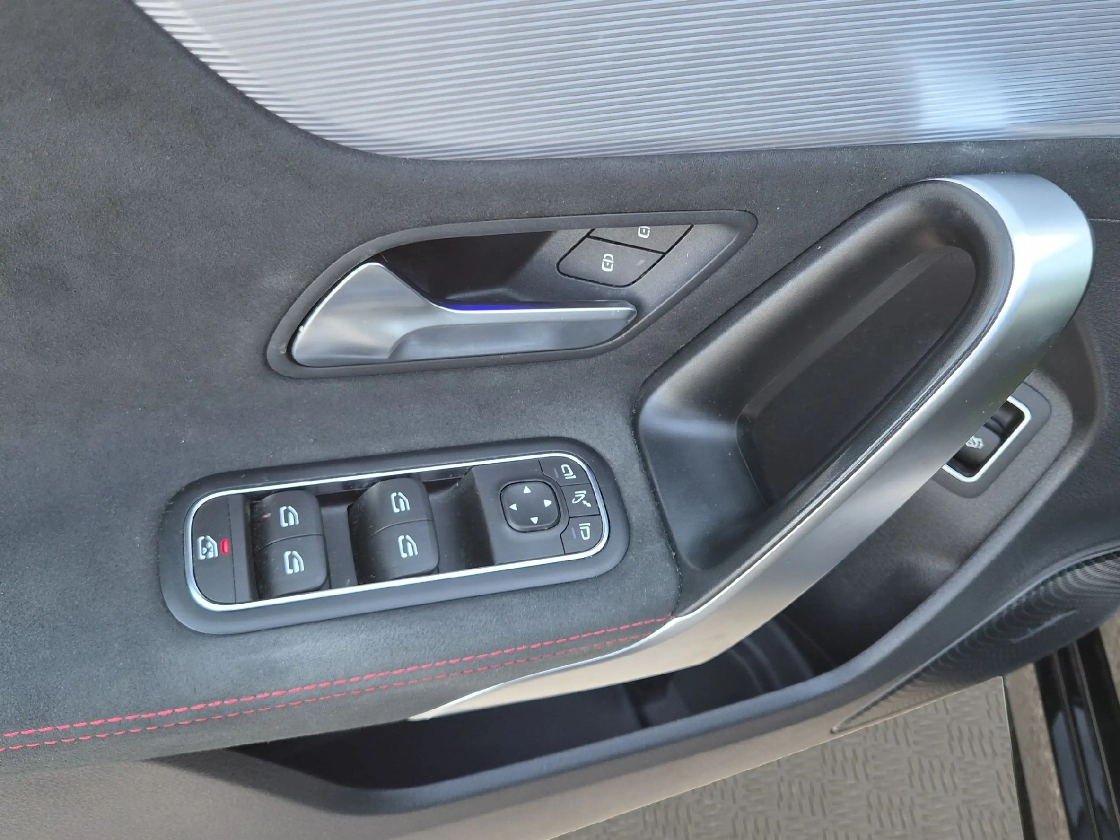 Mercedes-Benz A 180 A-Klasse A 180 d Lim. AMG Line — photo 9