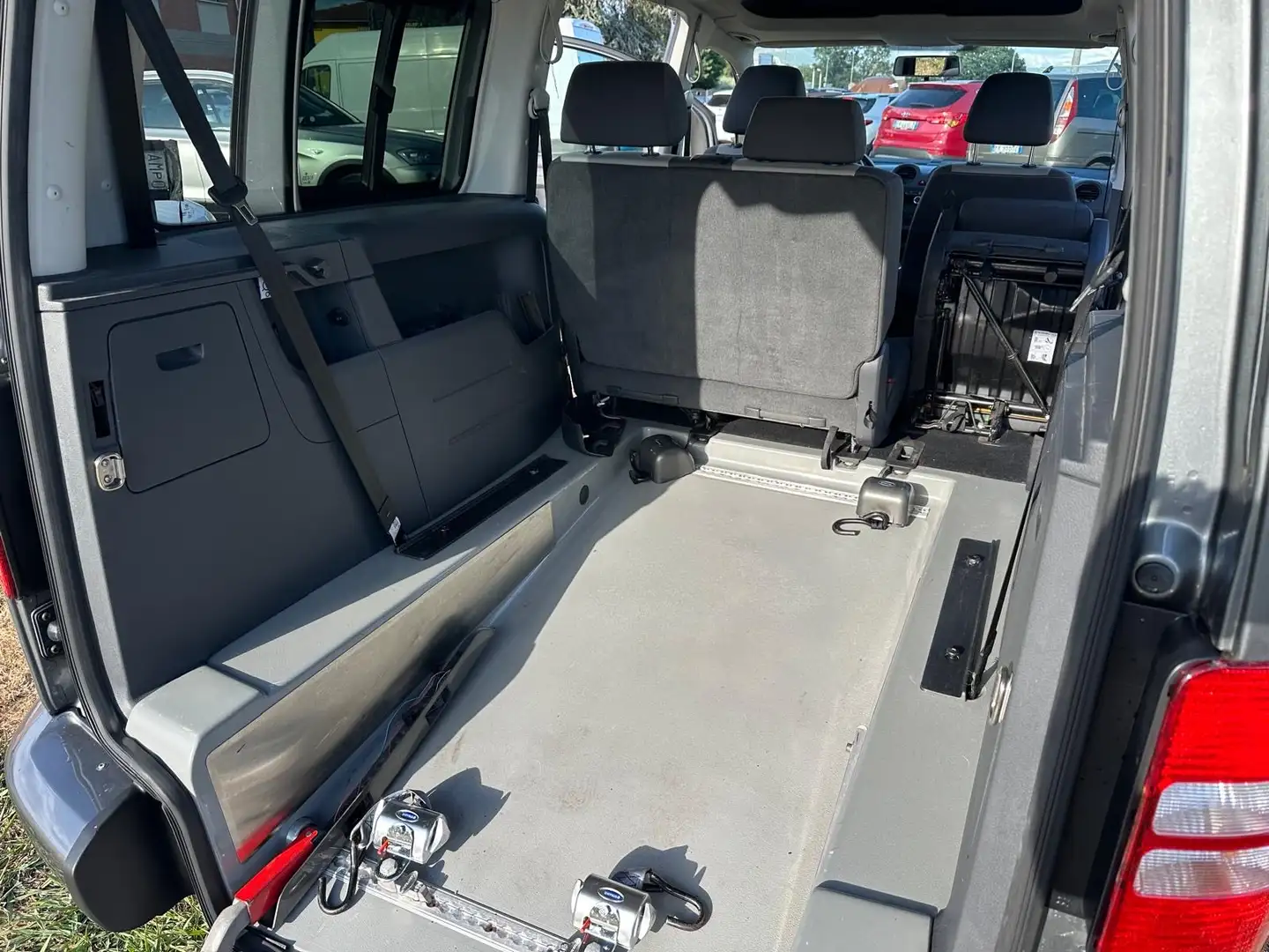 Volkswagen Caddy trasporto disabili focaccia - 1