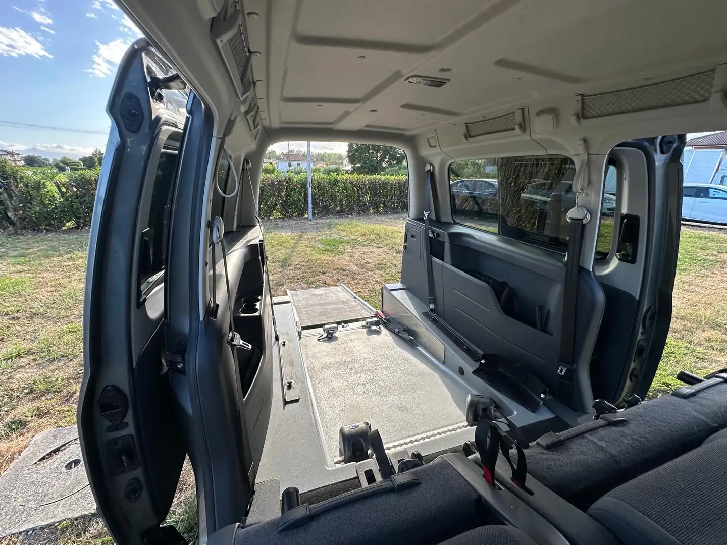 Volkswagen Caddy trasporto disabili focaccia - 2