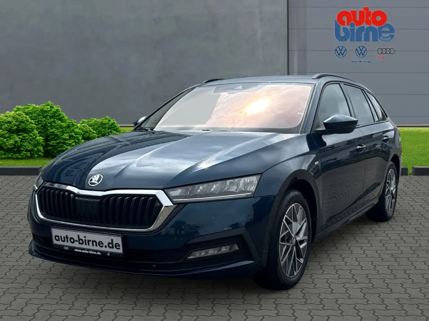 Skoda Octavia Combi 2.0 TDI DPF Tour AHK-klappbar Navi Digitales Blau - 1
