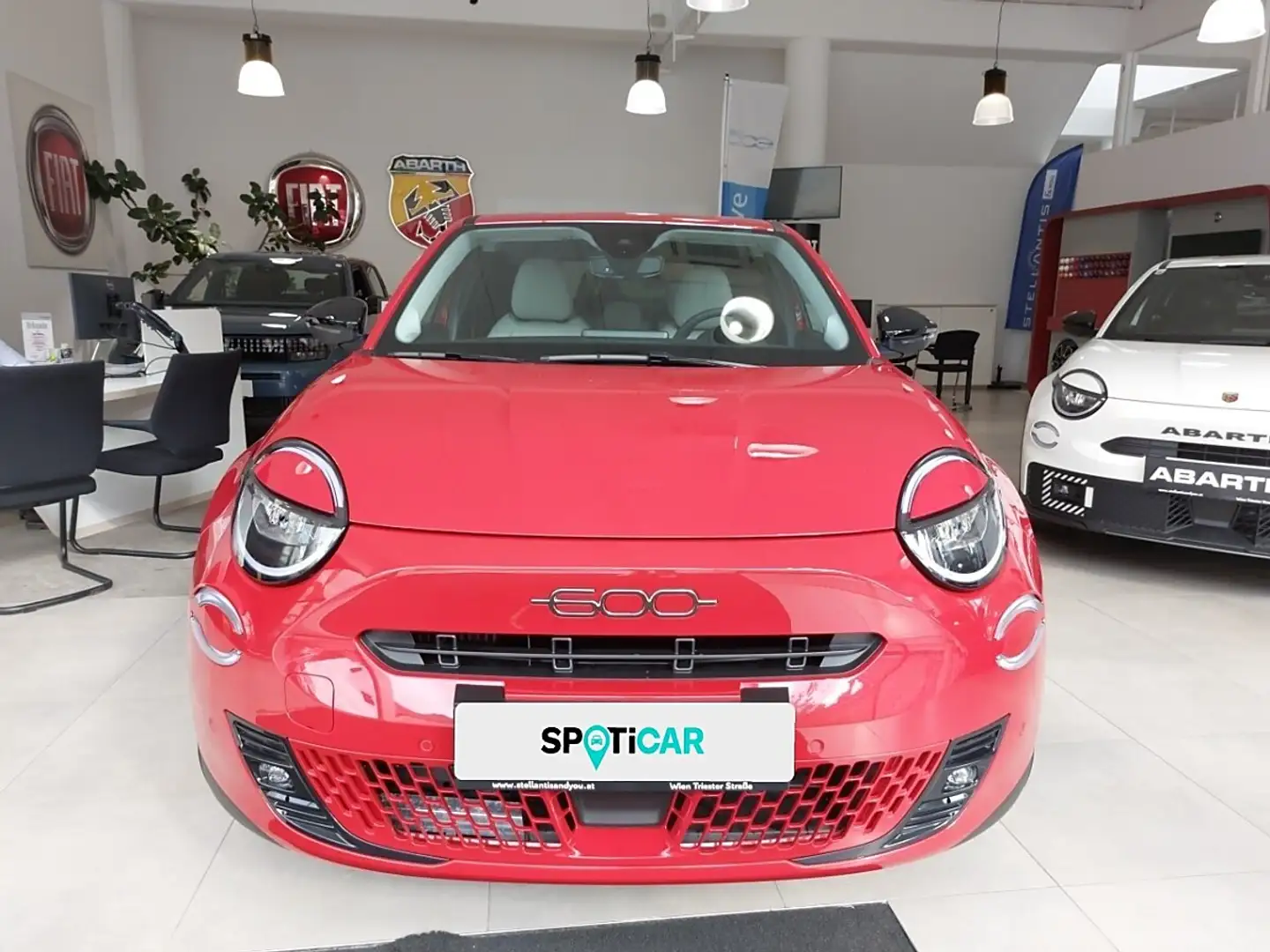 Fiat 600 Hybrid mHEV 145 6-Gang eDCT La Prima Rot - 2