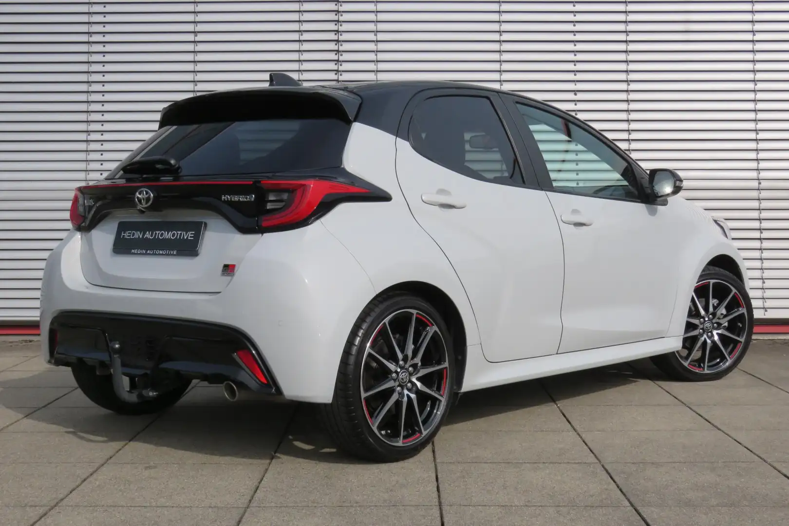 Toyota Yaris 1.5 Hybrid GR Sport | Dealeronderhouden | Trekhaak Grijs - 2
