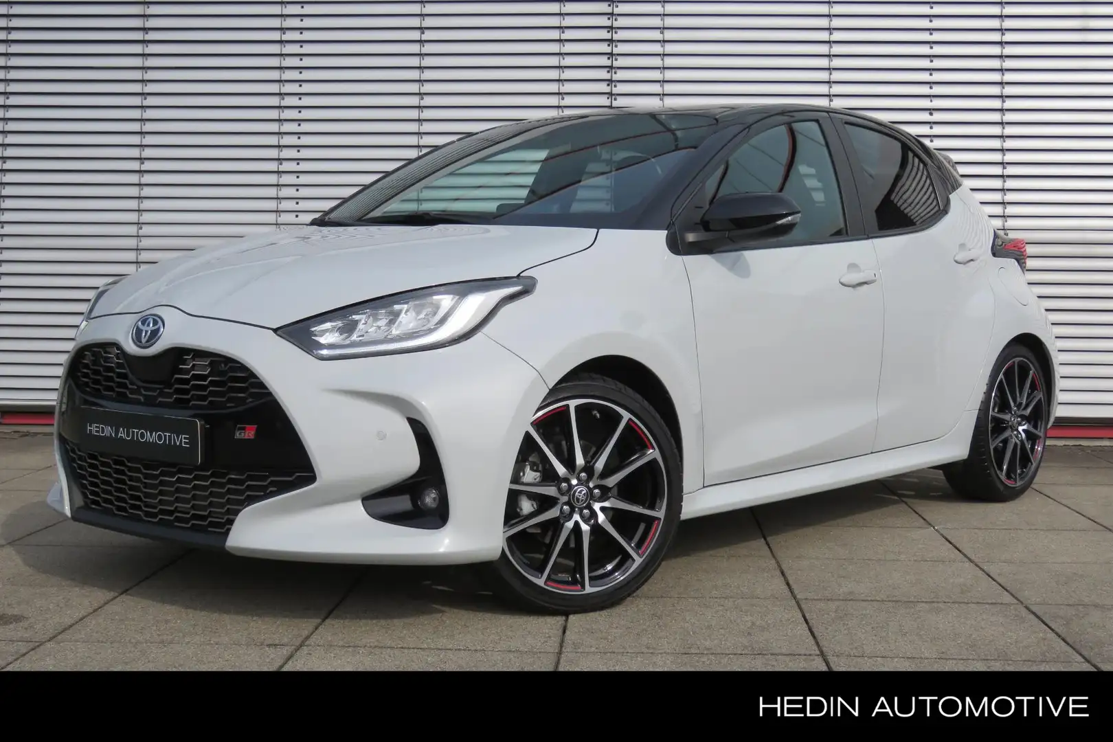 Toyota Yaris 1.5 Hybrid GR Sport | Dealeronderhouden | Trekhaak Grijs - 1