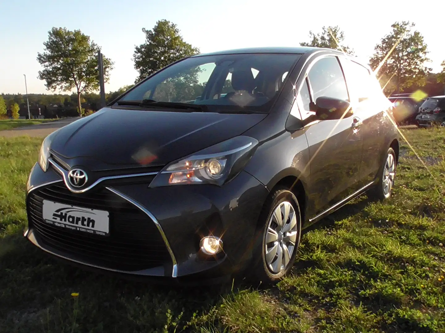 Toyota Yaris Edition-S,Sitzheizung,6-Gang,WR,Metallik, Gris - 1