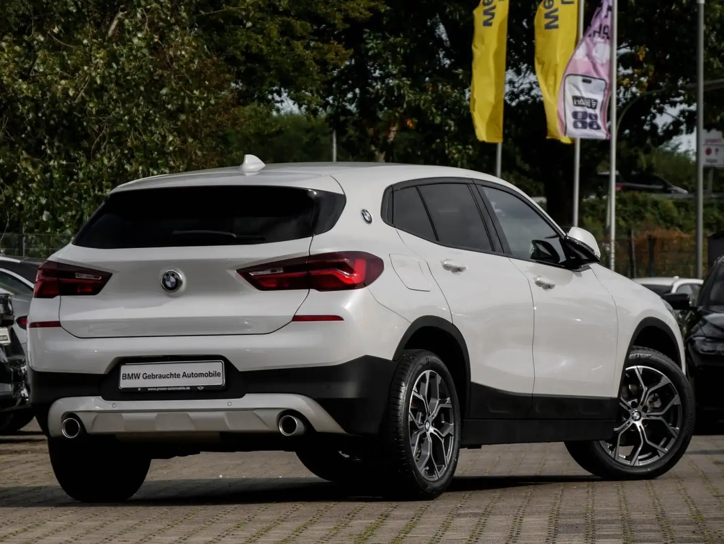 BMW X2 sDrive18d Advantage Plus Navi LED RFK DAB Bianco - 2