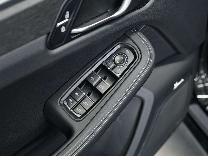 2023 Porsche Macan GTS thumb 28