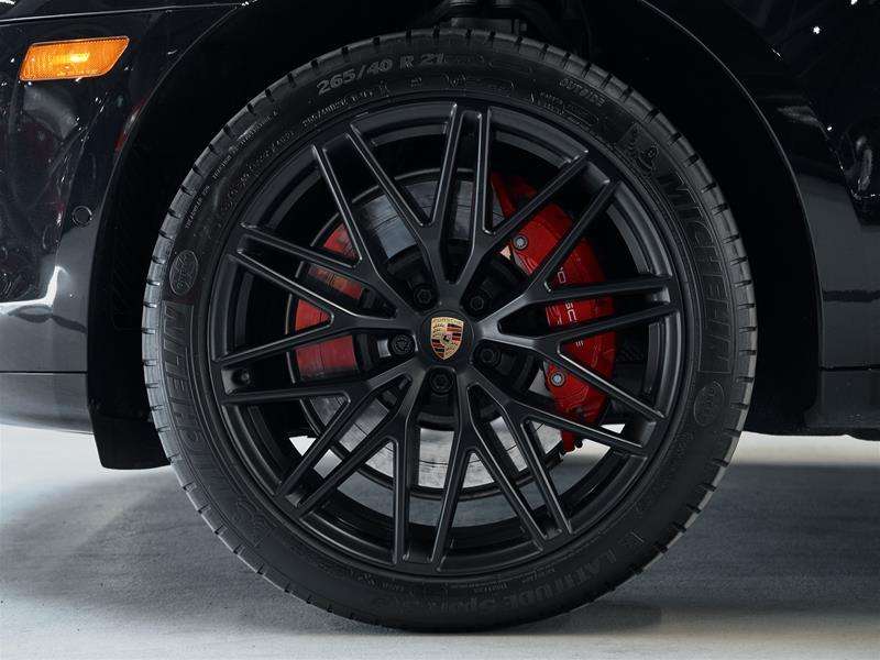 2023 Porsche Macan GTS thumb 7