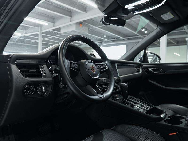 2023 Porsche Macan GTS thumb 17