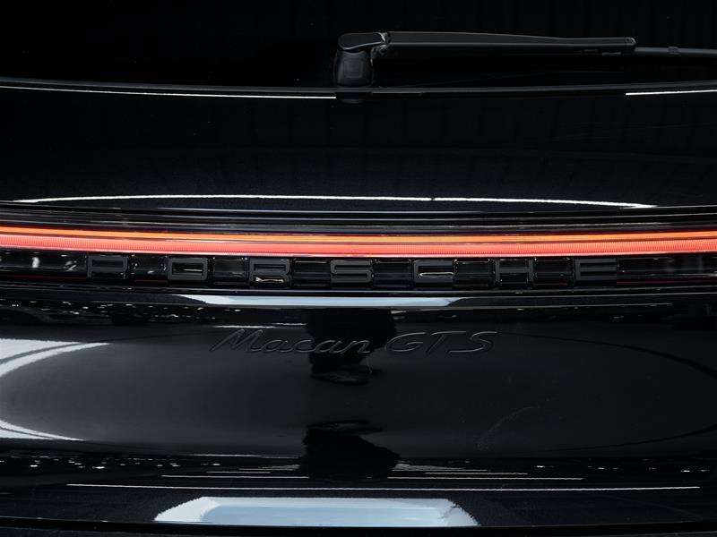2023 Porsche Macan GTS thumb 14