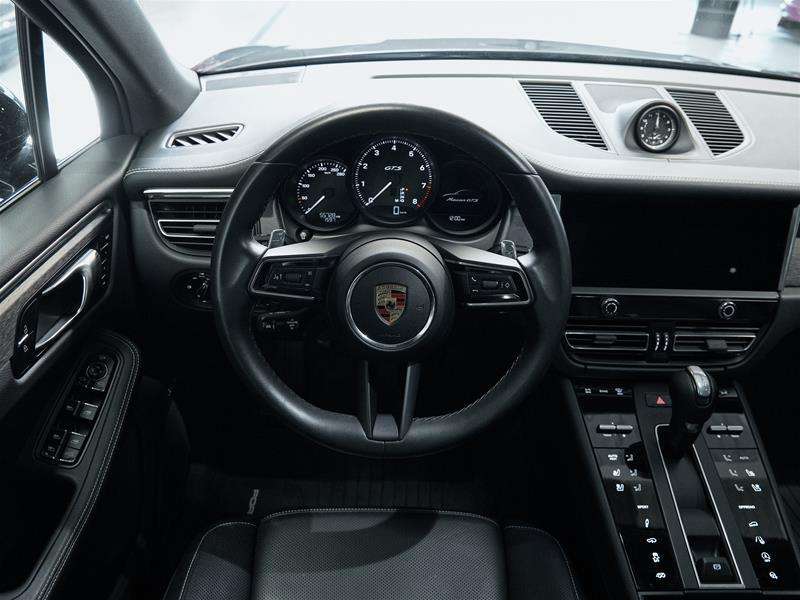 2023 Porsche Macan GTS thumb 30