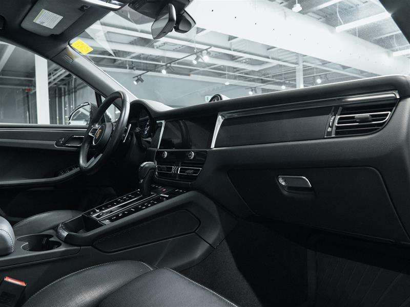 2023 Porsche Macan GTS thumb 20