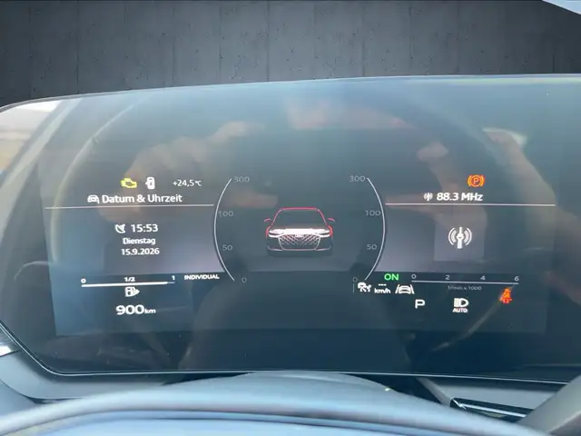 Audi A6 view 11