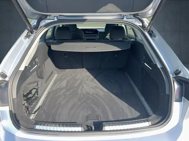 Audi A6 view 14