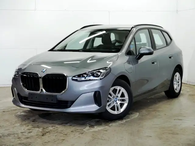 BMW 225 e xDrive HeadUp360°Kam Driving