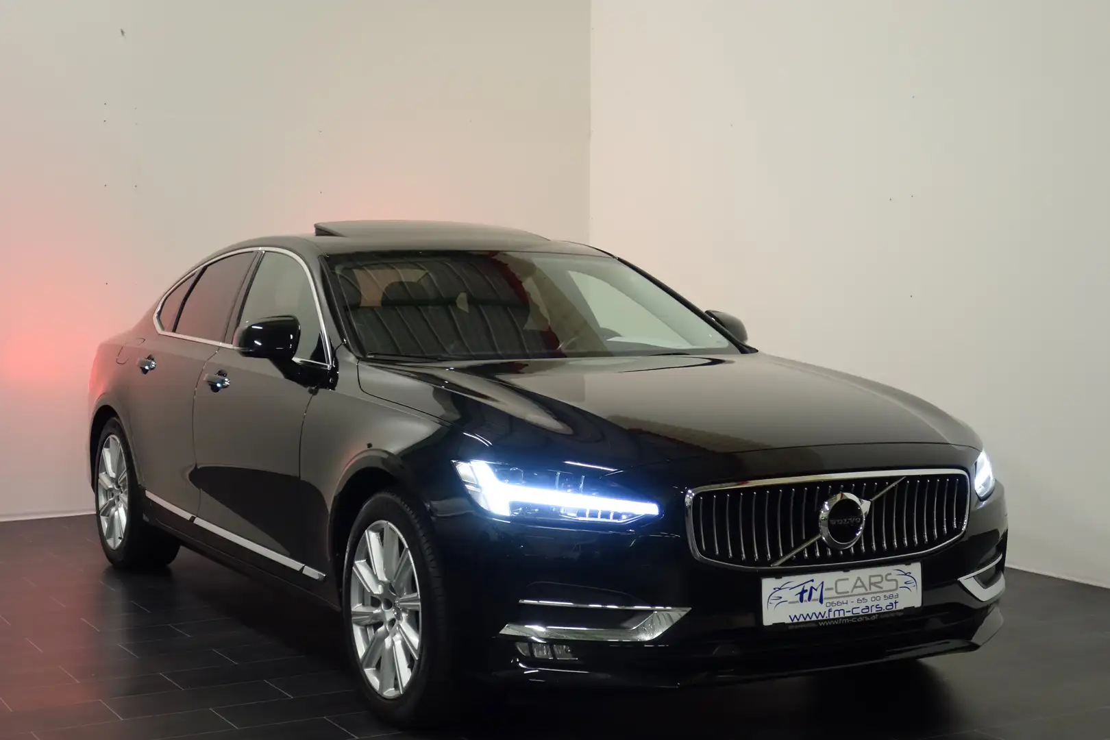 Volvo S90 D4 AWD Inscription Geartronic *Leder*Navi*LED*AHV* Чёрный - 2