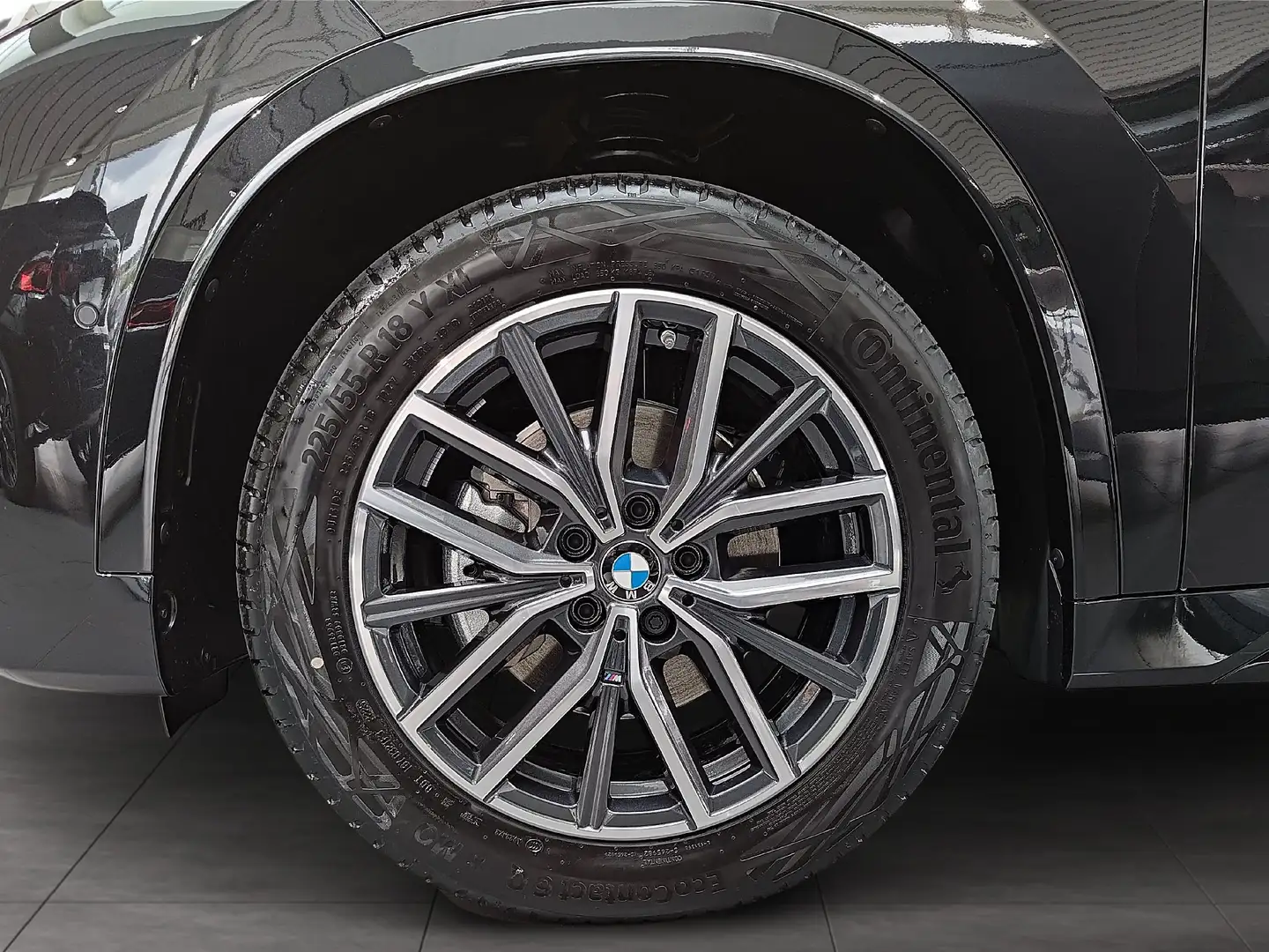 BMW iX1 eDrive20 M Sportpaket HK HiFi DAB LED RFK Noir - 2