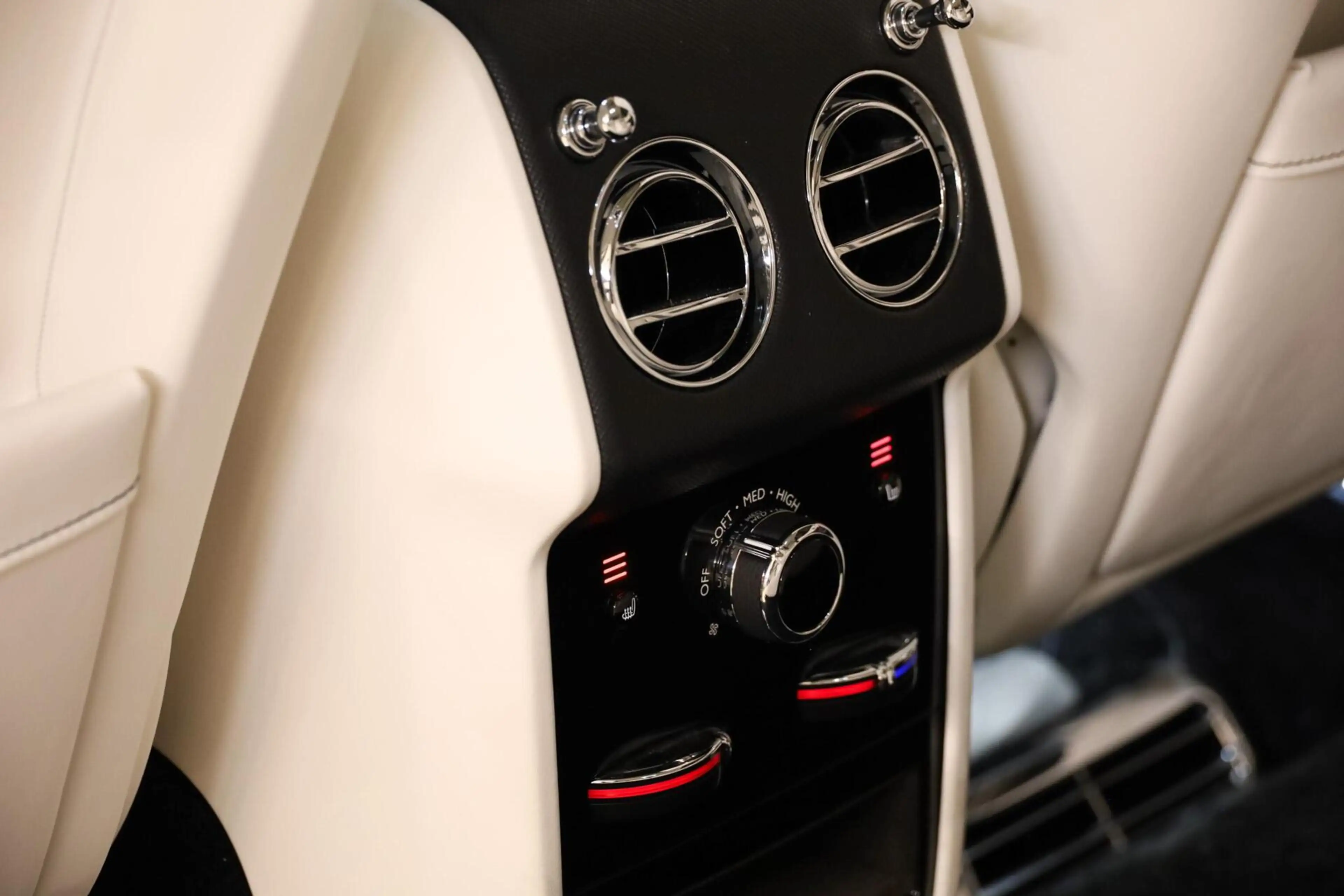 Rolls-Royce Cullinan 6.75 V12|Two-Tone|Massage|Pano|Bespoke| — photo 33