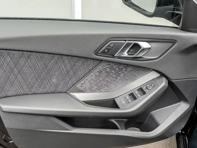 BMW 1 Series view 13