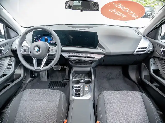 BMW 1 Series view 5
