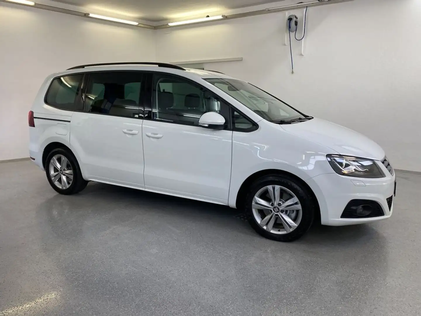 SEAT Alhambra Executive Plus Weiß - 2