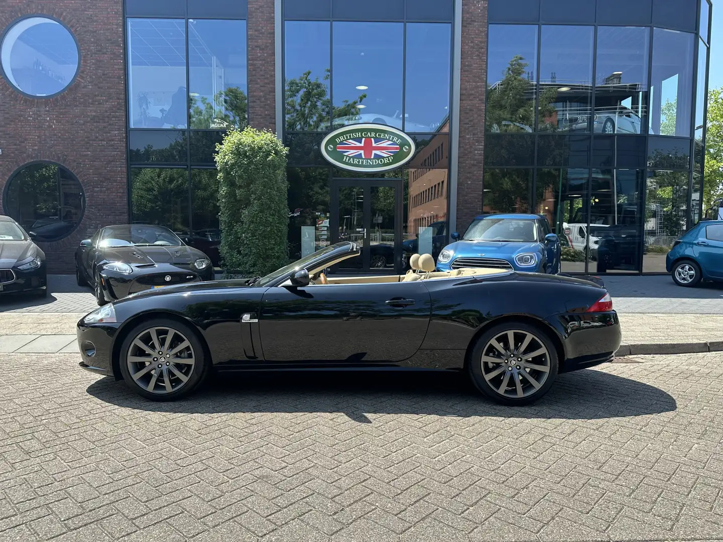 Jaguar XK 4.2 V8 Convertible Zwart - 2