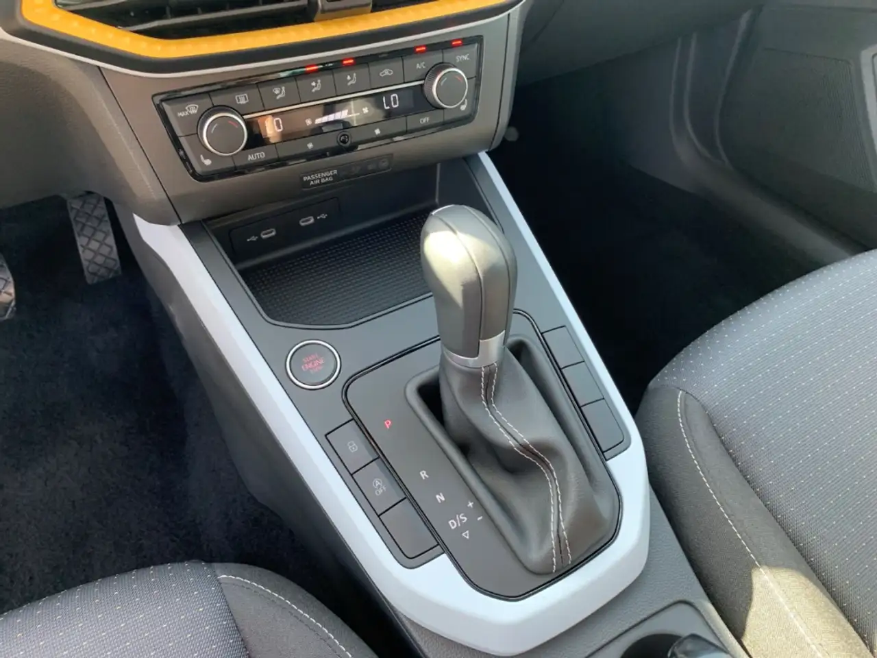 SEAT Arona 1.0 TSI DSG Road Edition NAVI+ACC+SHZ+PDC+, миниатюра 19
