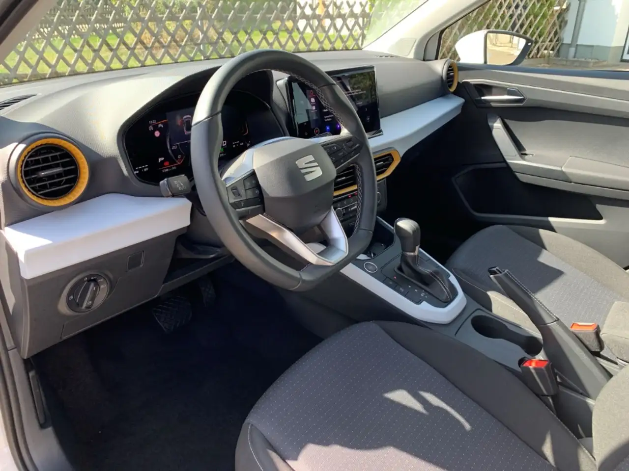 SEAT Arona 1.0 TSI DSG Road Edition NAVI+ACC+SHZ+PDC+, миниатюра 10