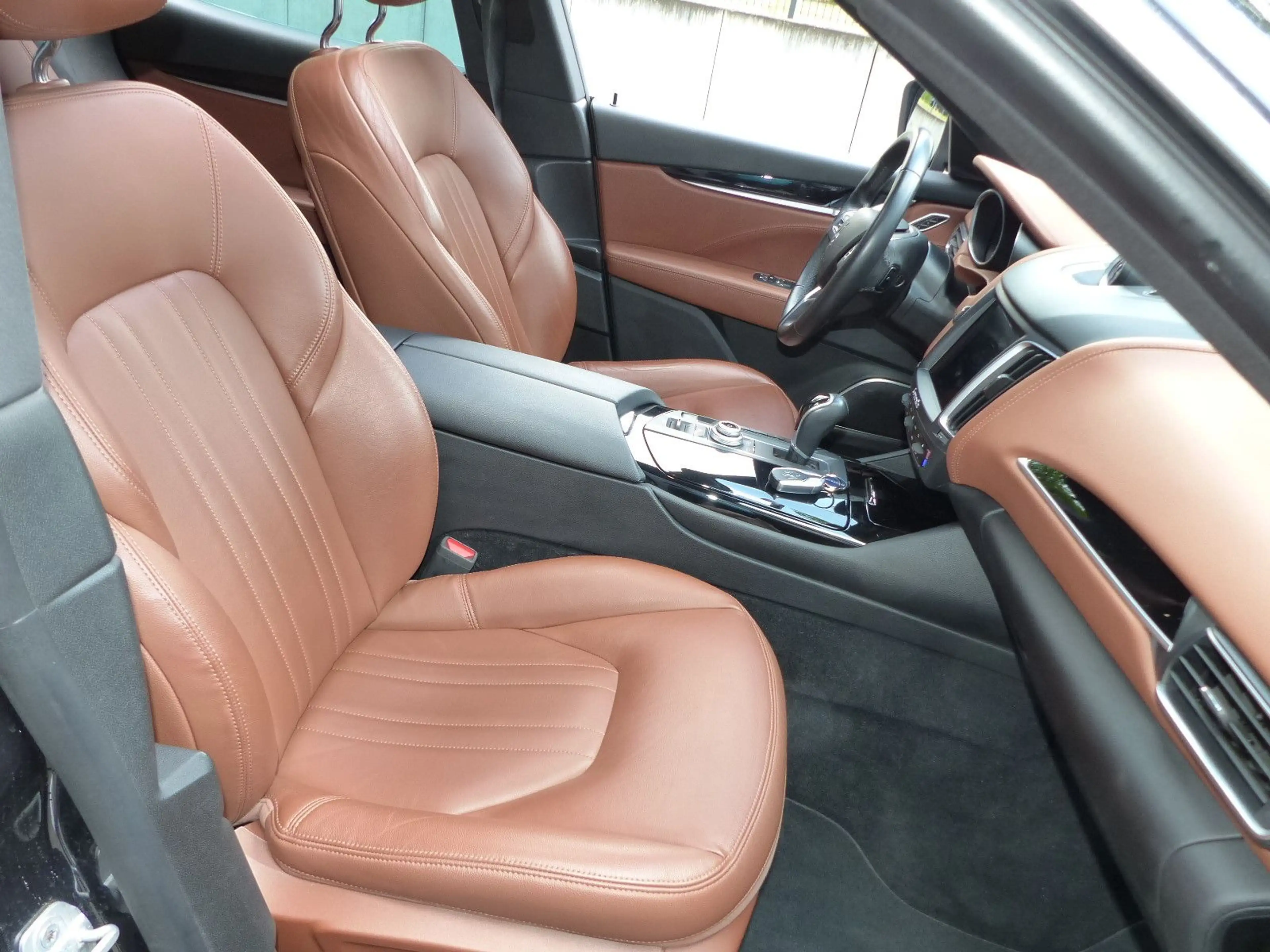 Maserati Levante 3.0 V6 Pano/Kamera/Harman/21Zoll/Navi — photo 3