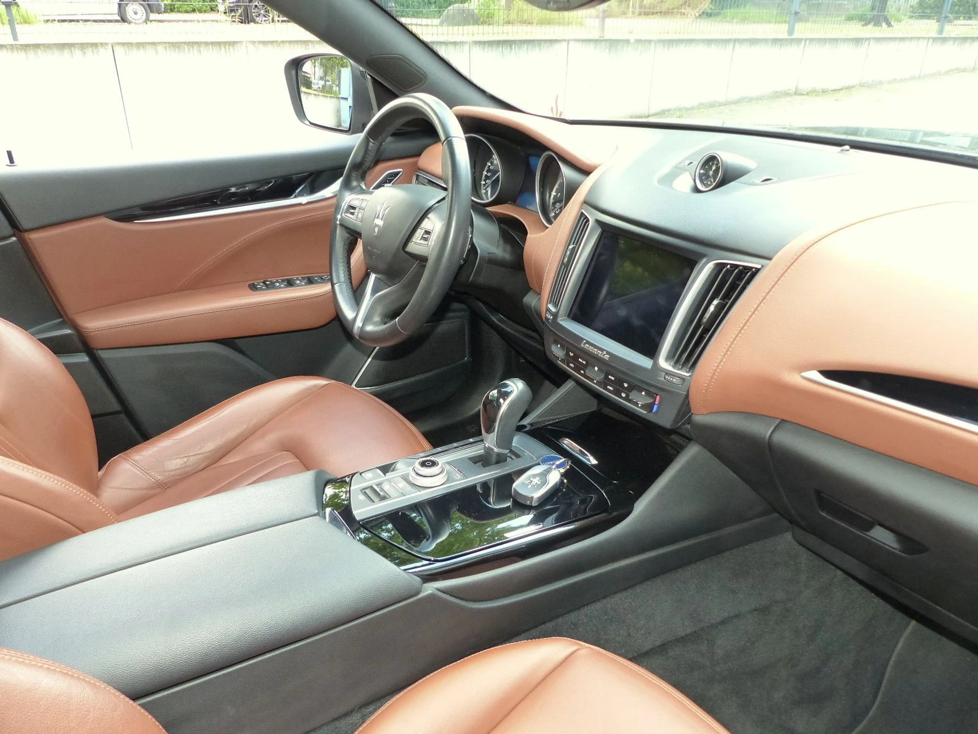 Maserati Levante 3.0 V6 Pano/Kamera/Harman/21Zoll/Navi — photo 7