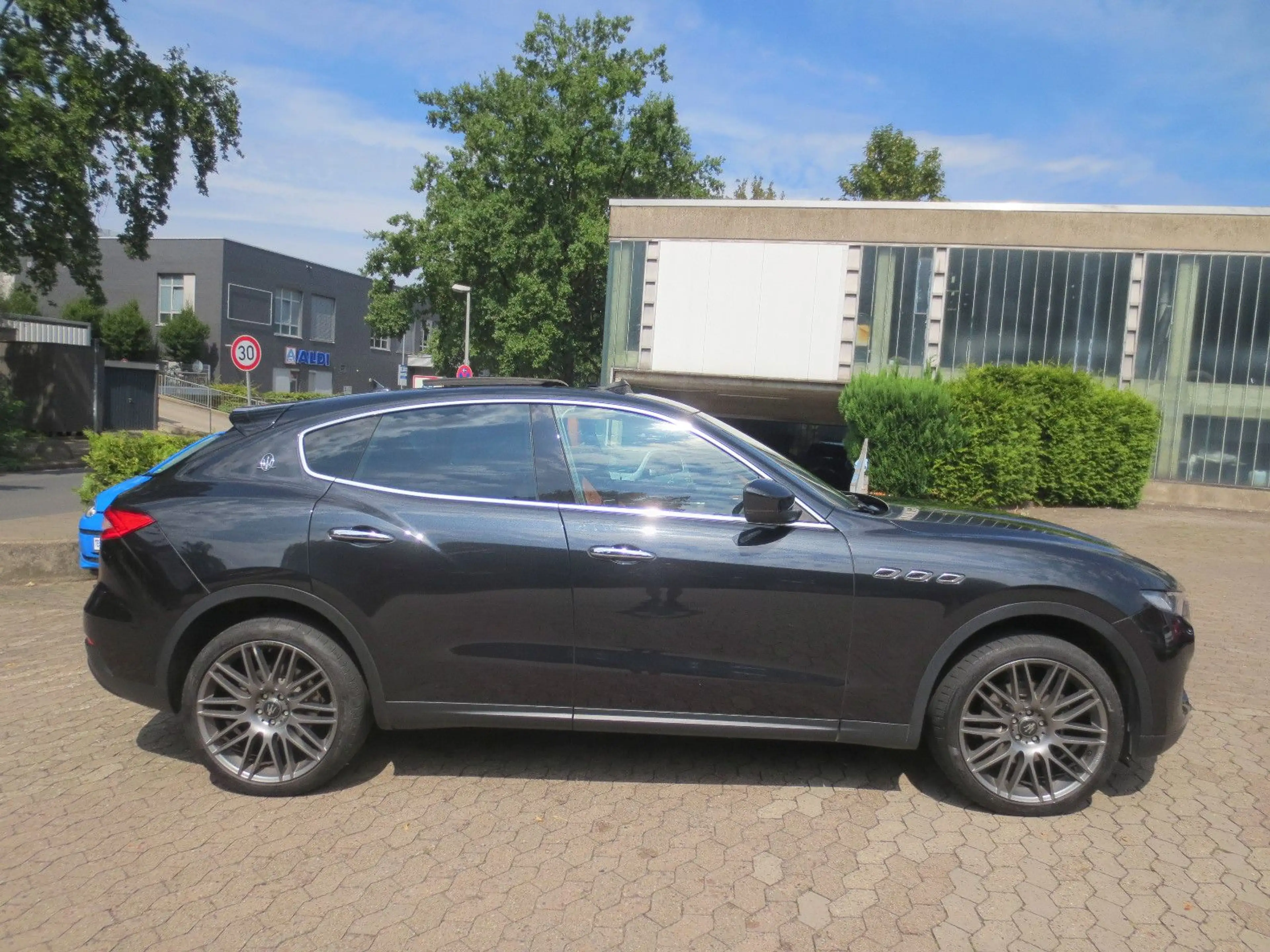 Maserati Levante 3.0 V6 Pano/Kamera/Harman/21Zoll/Navi — photo 4