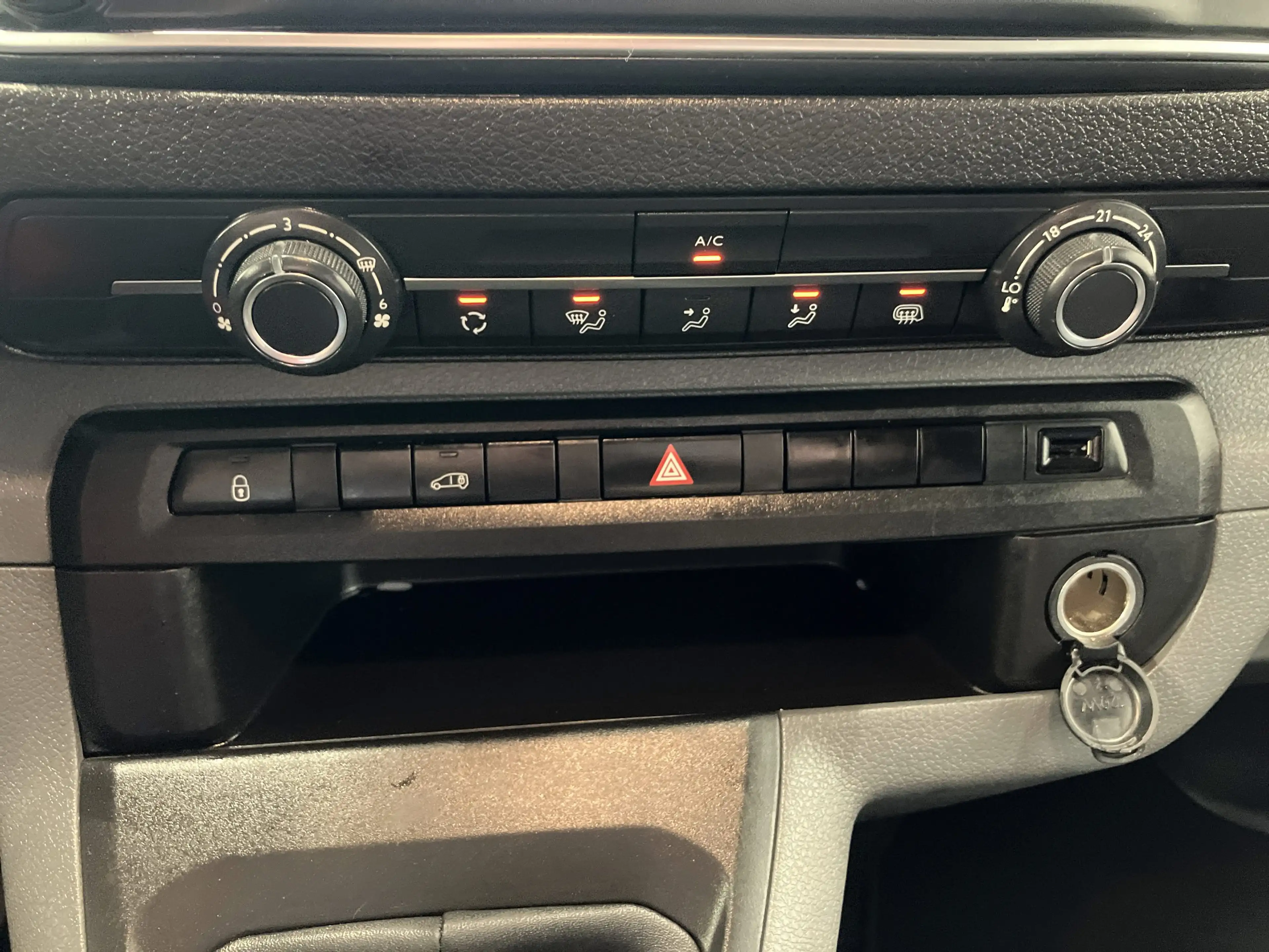 Peugeot Expert Kasten 1.5 BlueHDi 120 L1 Premium — photo 12