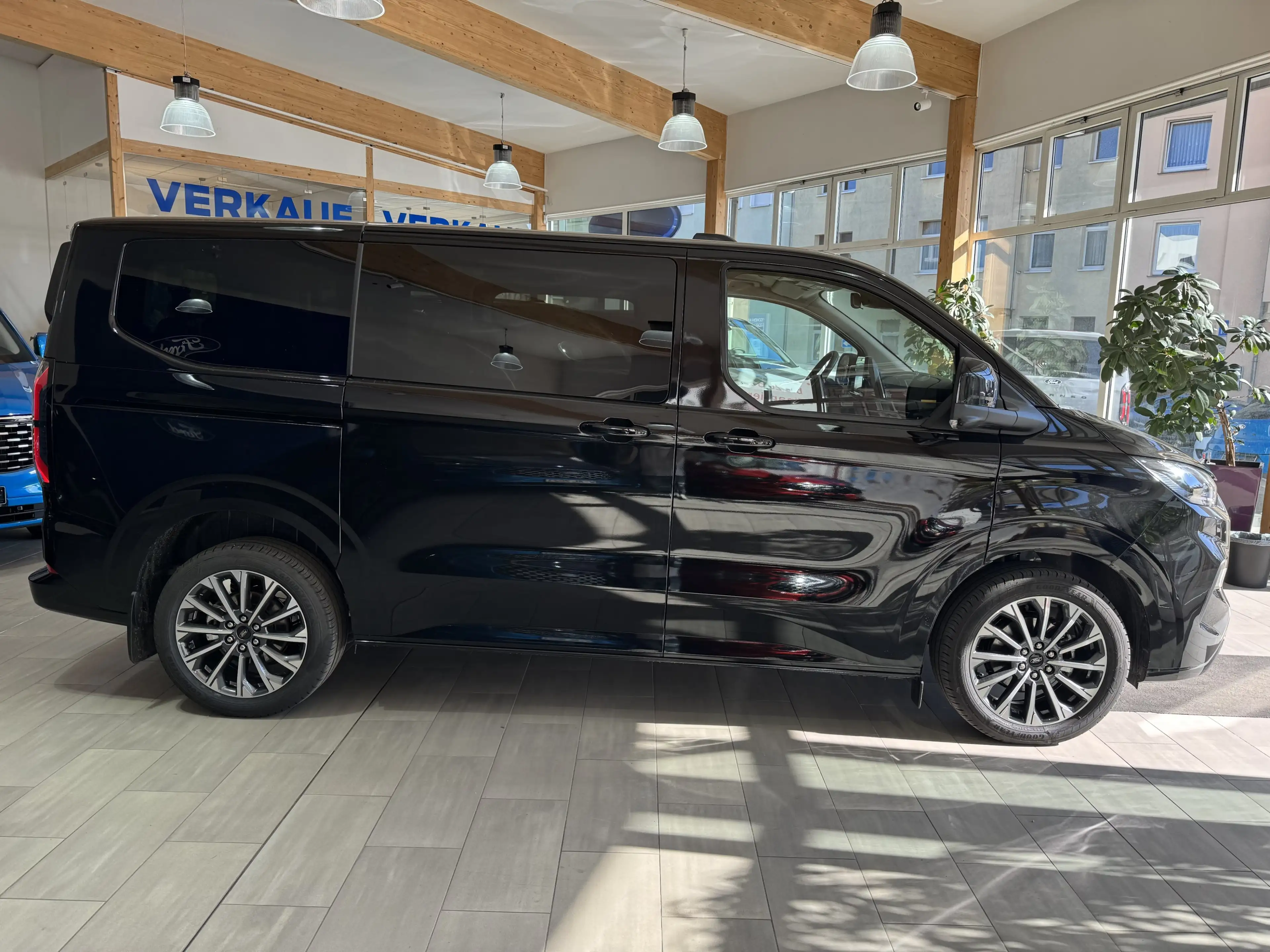 Ford Tourneo Custom Titanium X L1 AWD MATRIX-LED / AHK — photo 4