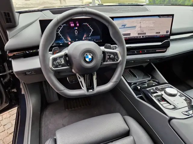 BMW 5 Series view 9