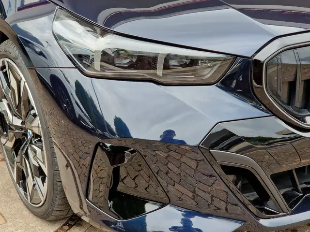 BMW 5 Series view 5