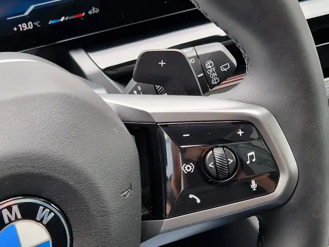 BMW 5 Series view 11
