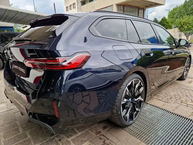 BMW 5 Series view 3
