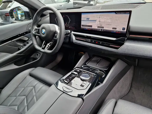 BMW 5 Series view 7
