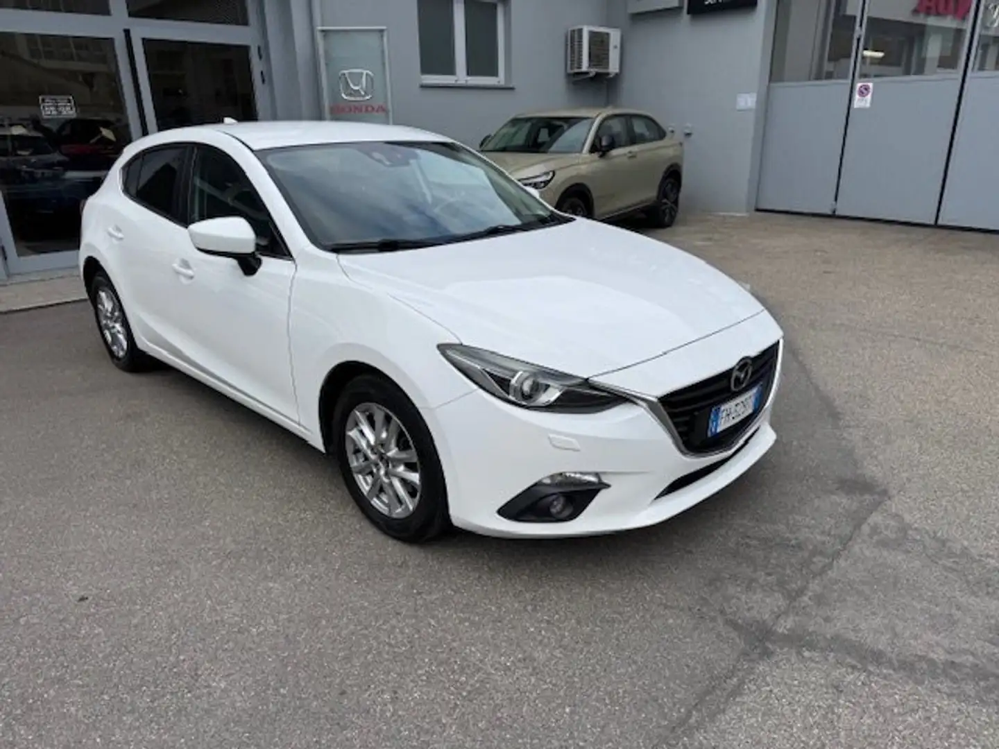 Mazda 3 3 III 2013 5p 1.5d Exceed 105cv Bianco - 2