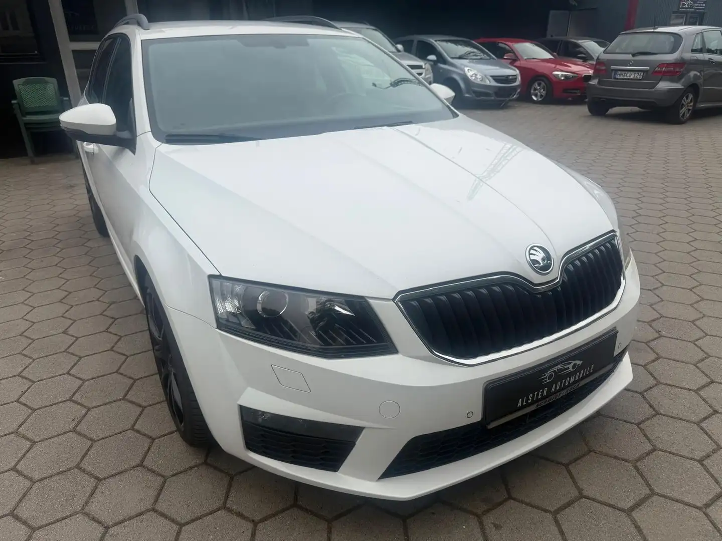Skoda Octavia Combi RS 4x4 2,0 TDI DSG 184PS *VOLL* Weiß - 1