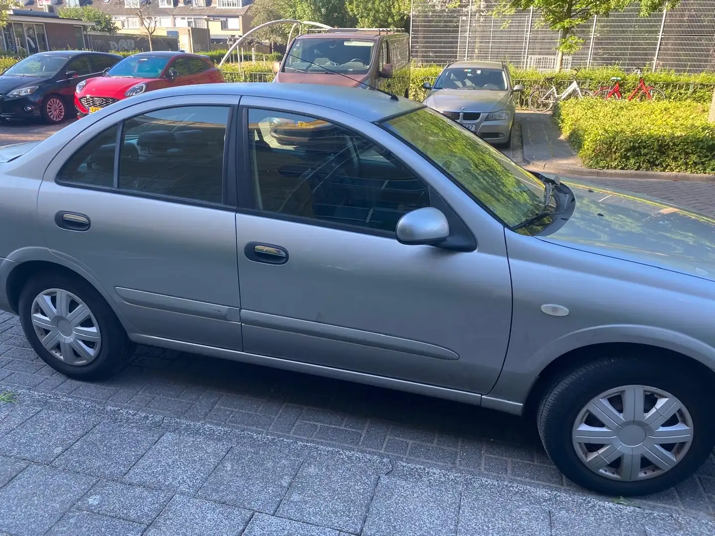 Nissan Almera 1.5 sedan - airco - nieuwe apk Tot 05/2027 Grau - 2