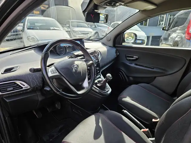 Lancia Ypsilon view 7
