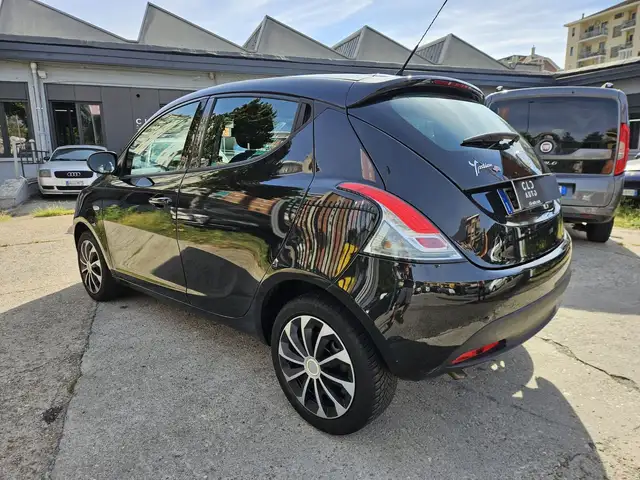 Lancia Ypsilon view 6