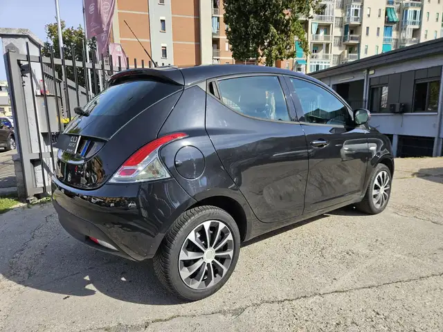 Lancia Ypsilon view 4