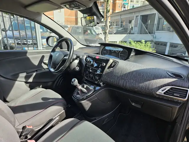 Lancia Ypsilon view 11